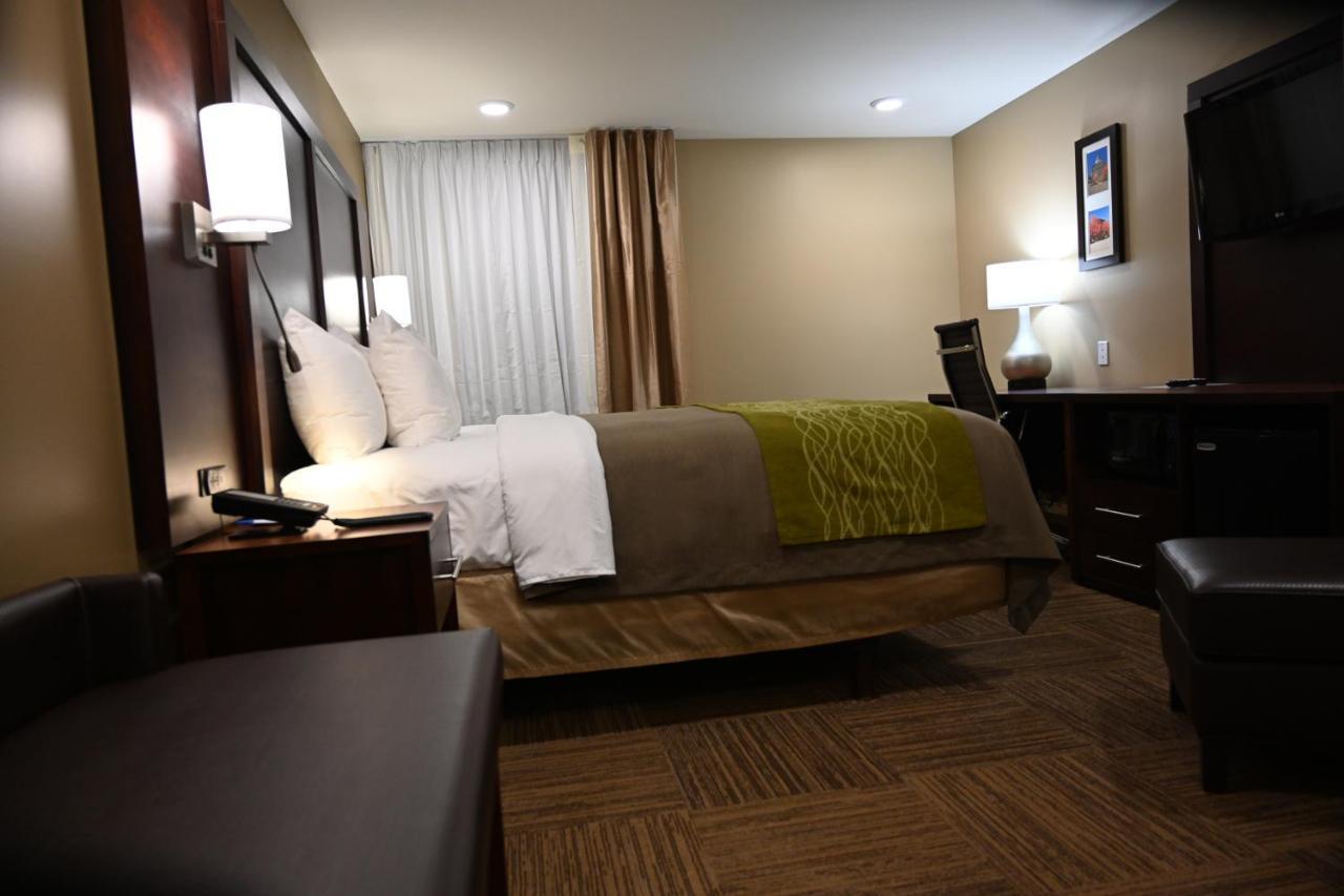Giles Hotel Inn And Suites Pulaski Buitenkant foto